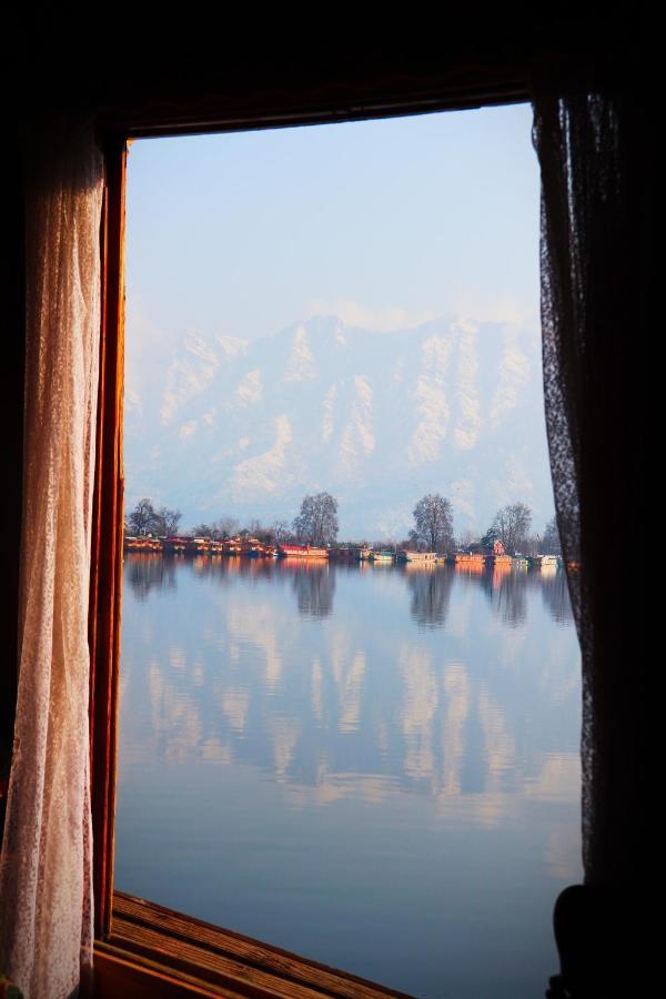 Hotel Wangnoo Heritage Houseboats Srīnagar Exterior foto