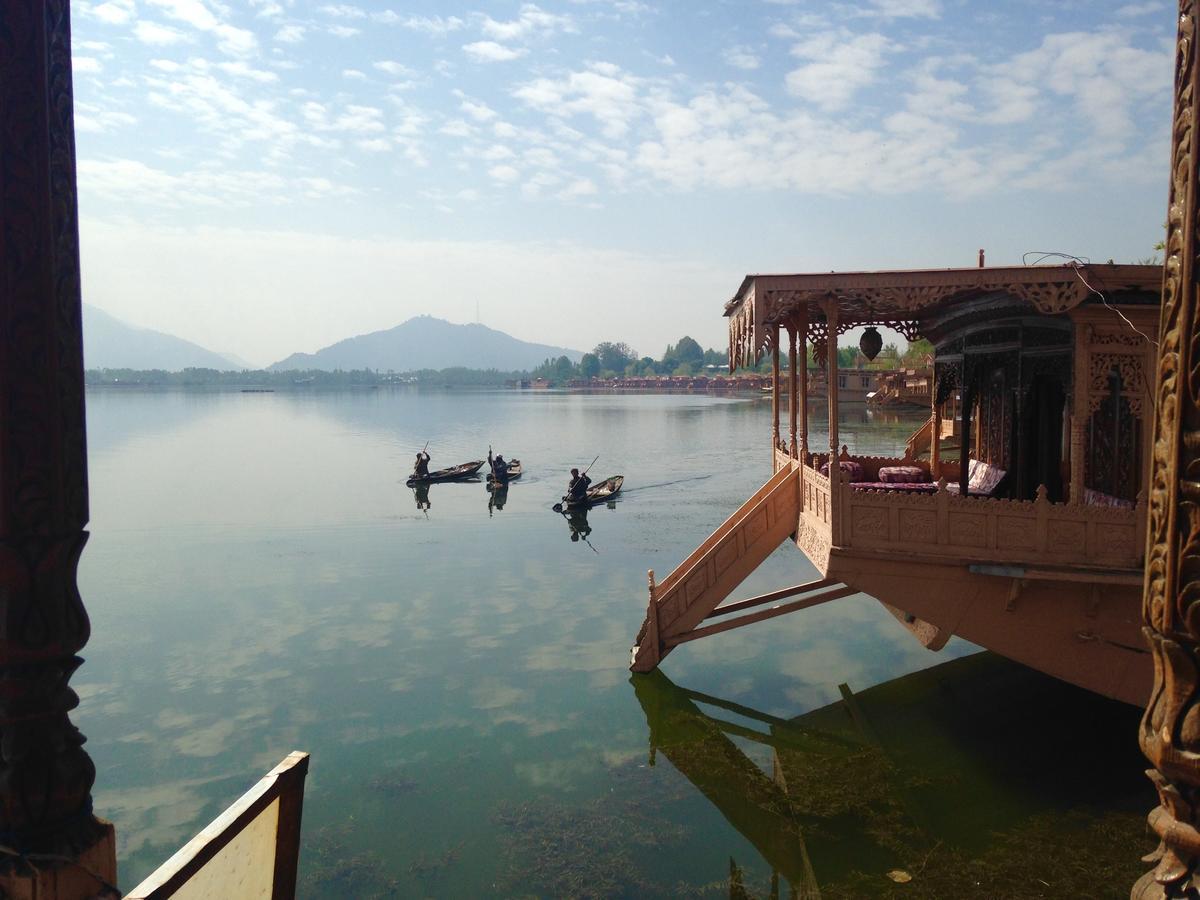 Hotel Wangnoo Heritage Houseboats Srīnagar Exterior foto